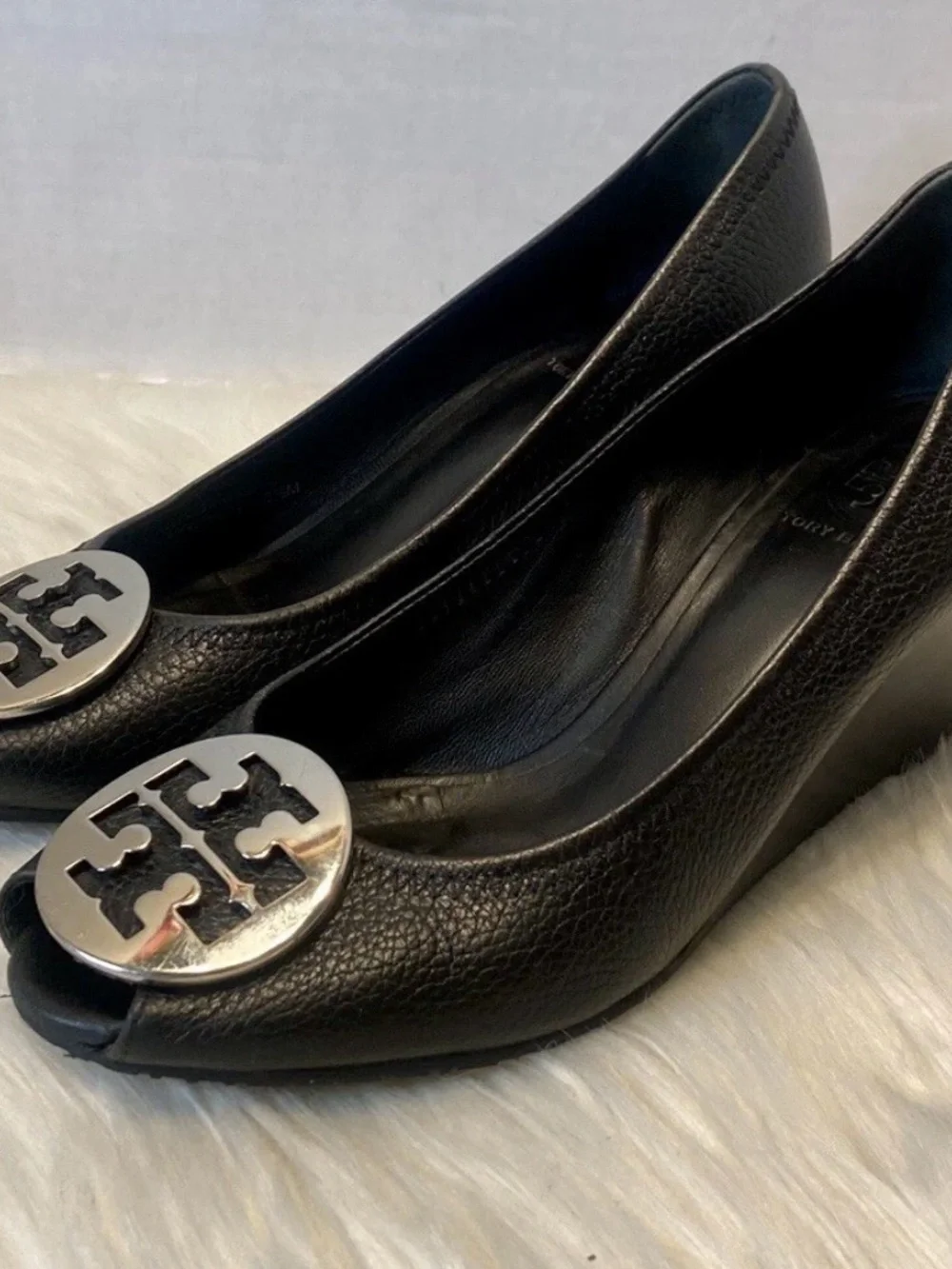 Tory Burch Black Leather Peep-Toe Flats with Silver Logo Medallion Sz 11 Women